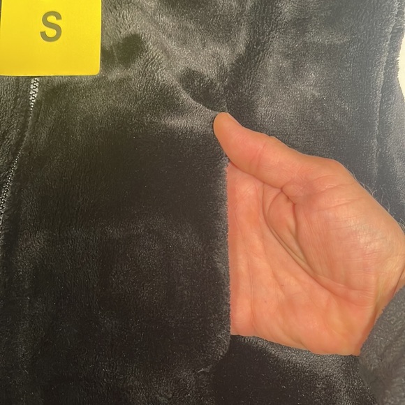 32 DEGREES HEAT BLACK PLUSH FUR JACKET. SIZE: Small - Picture 7 of 12